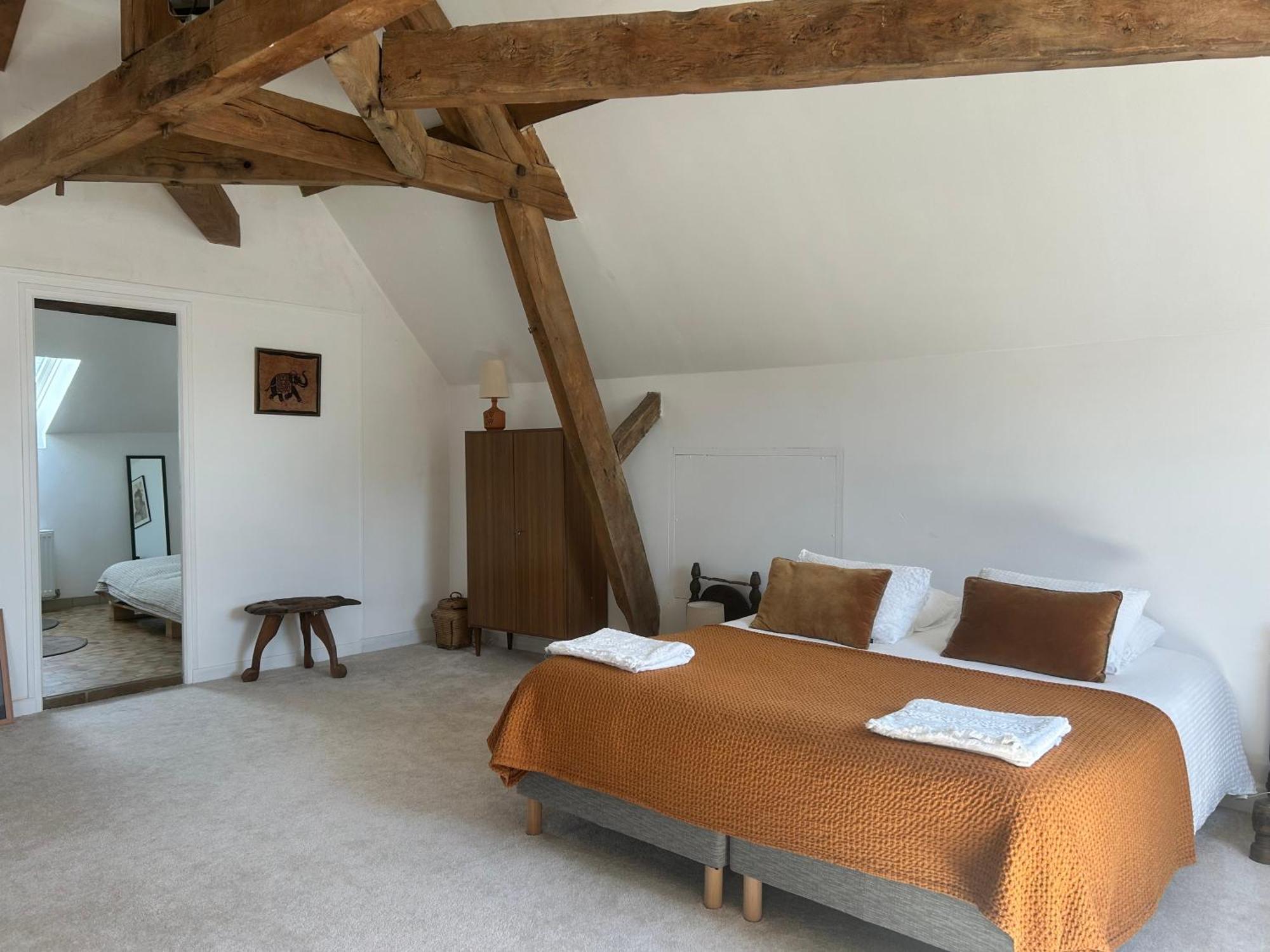 Maison D'Hotes La Doucelle Culture Et Bien-Etre Lignieres-Orgeres Zimmer foto